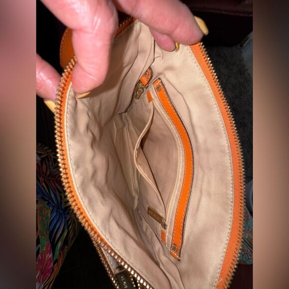 π§‘ βBright Rich Orange Pebbled Leather Crossbody Bag π§‘
Lots of pockets - Picture 7 of 16